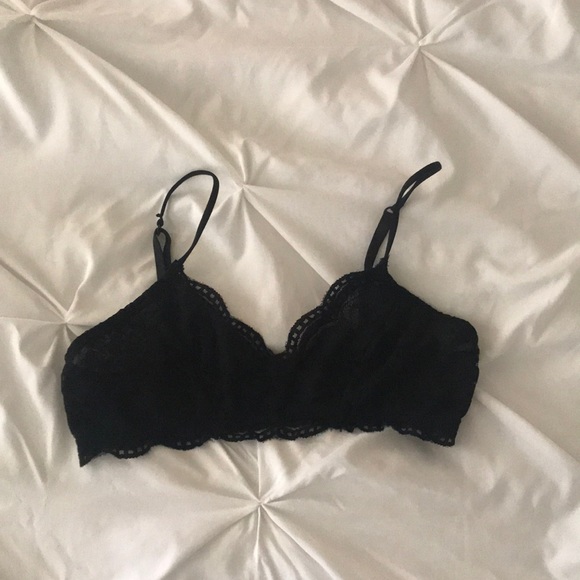 Brandy Melville Accessories - Brandy Melville Lace Bralette